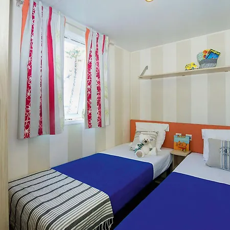 Mobilhome Climatise 3ch 6p Dans Parc Des 7 Fonts * Agde