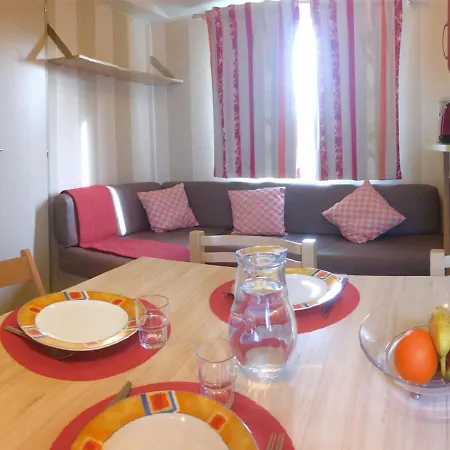 Campingplatz Mobilhome Climatise 3ch 6p Dans Parc Des 7 Fonts *