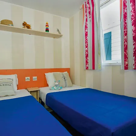 Campingplatz Mobilhome Climatise 3ch 6p Dans Parc Des 7 Fonts *